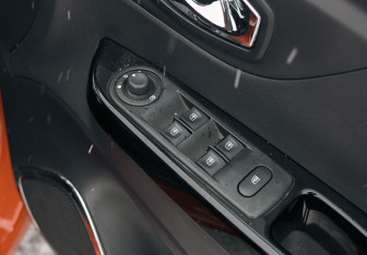 Подержанный автомобиль Renault Captur 2013 года (15 фото)