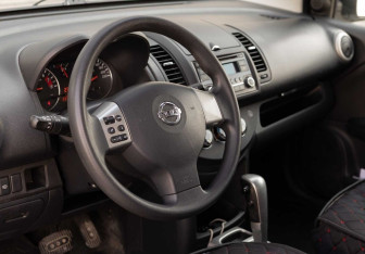 Подержанный автомобиль Nissan Note 2012 года (11 фото)