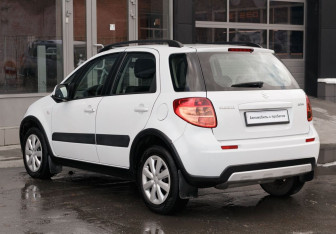 Подержанный автомобиль Suzuki SX4 Sedan 2013 года (7 фото)