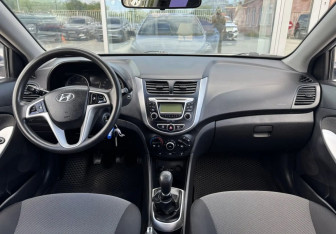 Подержанный автомобиль Hyundai Solaris Sedan 2013 года (9 фото)
