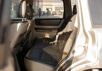 Подержанный автомобиль Nissan X-Trail 2001 года (16 фото)