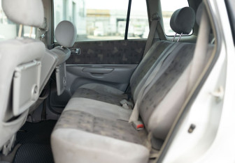 Подержанный автомобиль Mazda Premacy 2002 года (15 фото)