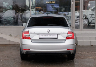 Подержанный автомобиль Skoda Octavia Liftback 2019 года (6 фото)
