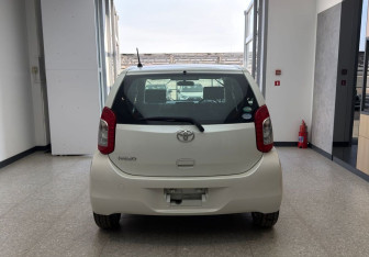 Подержанный автомобиль Toyota Passo 2015 года (6 фото)