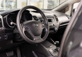 Подержанный автомобиль Kia Cerato Sedan 2013 года (11 фото)