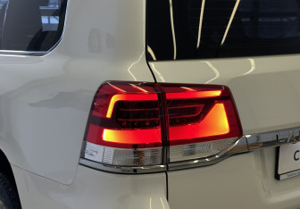 Подержанный автомобиль Toyota Land Cruiser Suv 2018 года (9 фото)