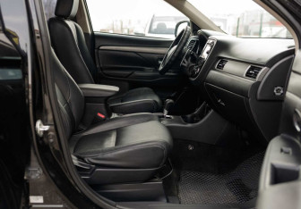 Подержанный автомобиль Mitsubishi Outlander 2012 года (18 фото)