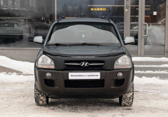 Подержанный автомобиль Hyundai Tucson 2005 года (2 фото)