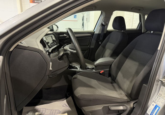 Подержанный автомобиль Volkswagen Jetta Sedan 2020 года (11 фото)