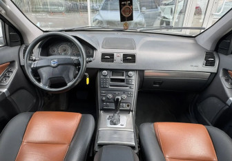 Подержанный автомобиль Volvo XC90 2007 года (9 фото)