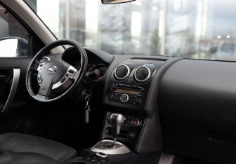 Подержанный автомобиль Nissan Qashqai 2010 года (10 фото)