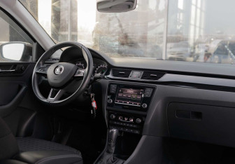 Подержанный автомобиль Skoda Rapid Liftback 2018 года (10 фото)