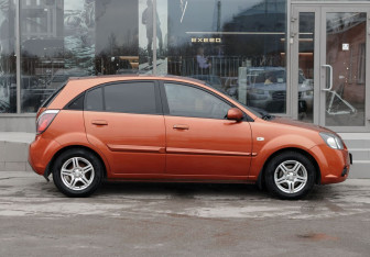 Подержанный автомобиль Kia Rio Hatchback 2009 года (4 фото)