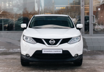 Подержанный автомобиль Nissan Qashqai 2014 года (2 фото)