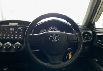 Подержанный автомобиль Toyota Corolla Sedan 2019 года (12 фото)