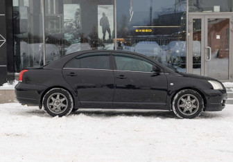 Подержанный автомобиль Toyota Avensis Sedan 2005 года (4 фото)