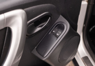 Подержанный автомобиль Renault Duster 2013 года (15 фото)