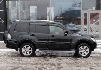 Подержанный автомобиль Mitsubishi Pajero 2006 года (4 фото)