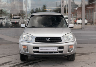 Подержанный автомобиль Toyota RAV4 2002 года (2 фото)