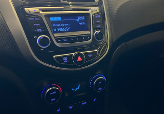 Подержанный автомобиль Hyundai Solaris Hatchback 2014 года (9 фото)