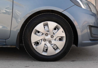 Подержанный автомобиль Kia Rio Hatchback 2015 года (9 фото)