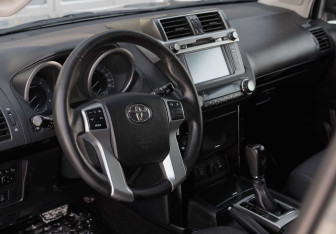 Подержанный автомобиль Toyota Land Cruiser Prado 2014 года (12 фото)
