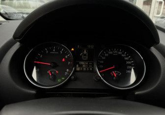 Подержанный автомобиль Nissan Qashqai 2012 года (15 фото)