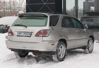 Подержанный автомобиль Lexus RX 2001 года (5 фото)