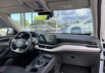 Подержанный автомобиль Haval F7 2023 года (9 фото)