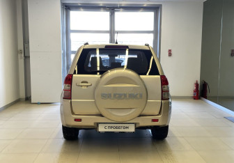 Подержанный автомобиль Suzuki Grand Vitara 2010 года (5 фото)