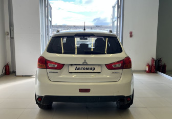 Подержанный автомобиль Mitsubishi ASX 2012 года (5 фото)