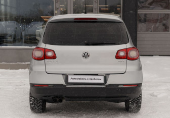 Подержанный автомобиль Volkswagen Tiguan 2009 года (6 фото)