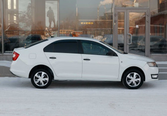 Подержанный автомобиль Skoda Rapid Liftback 2017 года (4 фото)