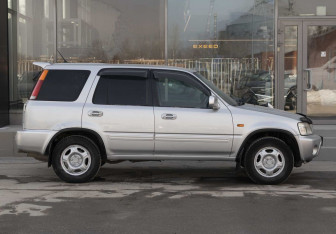 Подержанный автомобиль Honda CR-V 1999 года (4 фото)