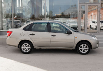 Подержанный автомобиль LADA (ВАЗ) Granta Sedan 2012 года (4 фото)
