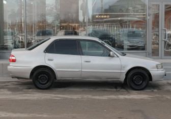 Подержанный автомобиль Toyota Corolla Sedan 1998 года (4 фото)