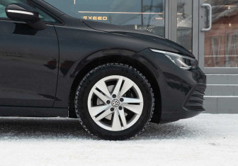Подержанный автомобиль Volkswagen Golf Hatchback 2021 года (9 фото)