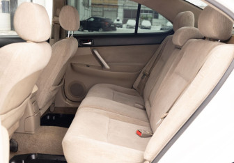 Подержанный автомобиль Toyota Premio 2002 года (16 фото)