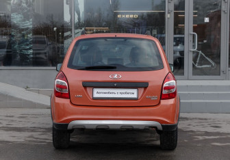 Подержанный автомобиль LADA (ВАЗ) Kalina Hatchback 2015 года (6 фото)