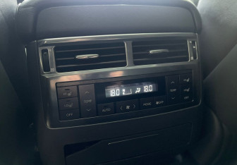 Подержанный автомобиль Lexus LX 2008 года (23 фото)