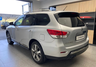 Подержанный автомобиль Nissan Pathfinder 2014 года (8 фото)