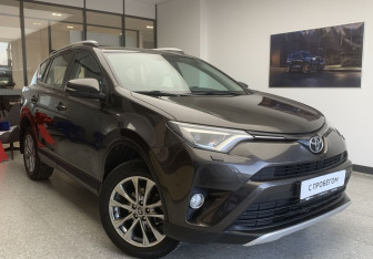 Подержанный автомобиль Toyota RAV4 2019 года (3 фото)