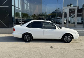Подержанный автомобиль Toyota Sprinter Sedan 1998 года (16 фото)