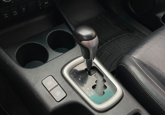 Подержанный автомобиль Toyota Hilux 2015 года (17 фото)