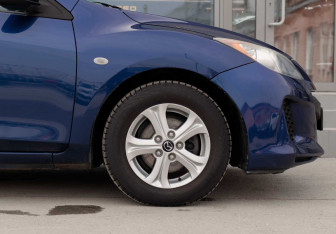 Подержанный автомобиль Mazda 3 Sedan 2013 года (9 фото)
