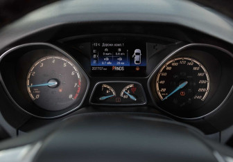 Подержанный автомобиль Ford Focus Sedan 2012 года (13 фото)