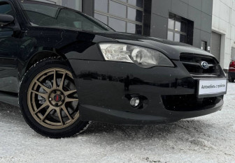 Подержанный автомобиль Subaru Legacy Sedan 2005 года (9 фото)