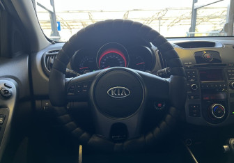 Подержанный автомобиль Kia Cerato Sedan 2010 года (9 фото)