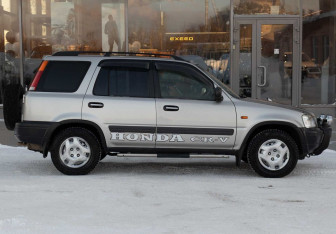 Подержанный автомобиль Honda CR-V 1997 года (4 фото)
