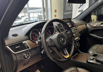 Подержанный автомобиль Mercedes-Benz GLE 2017 года (14 фото)